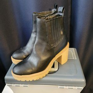 Dolce Vita Jade Platform Boot in Black and Tan. Size 9
